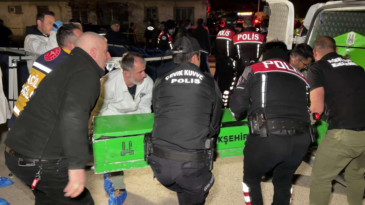 2 çocuk babası adam, cami önünde başından vurulmuş halde ölü bulundu 8
